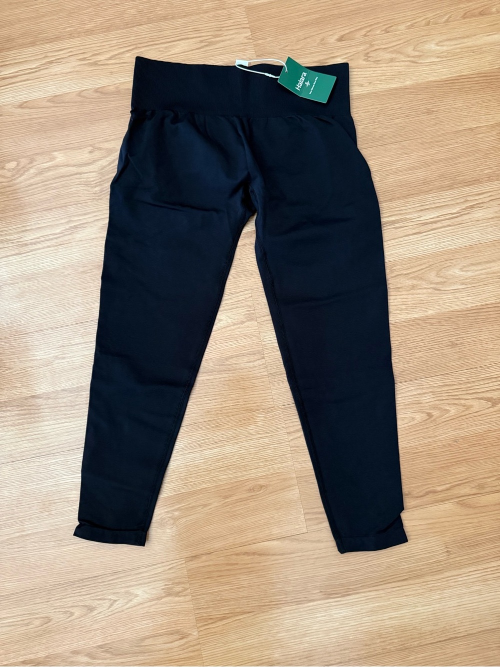Black leggings 7/8 length Pants. NWT
